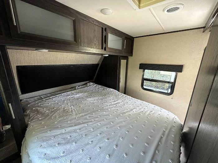 Used 2018 Dutchmen Kodiak Ultimate 240BHSL