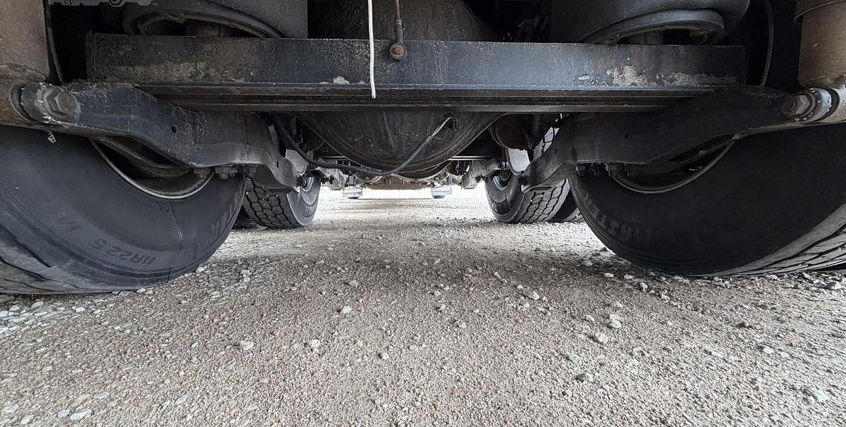 Used 2005 KENWORTH W900L Conventional Sleeper Semi Truck