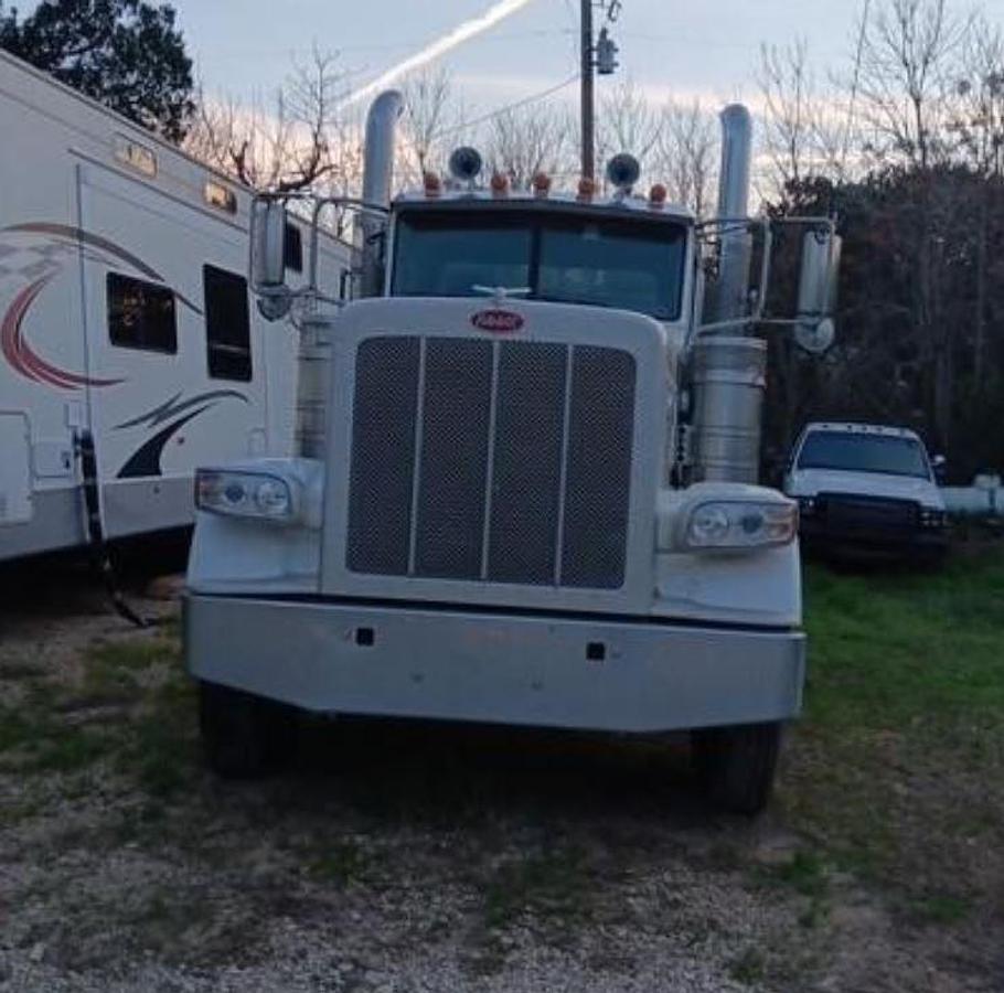 Used 2022 Peterbilt 389 Day Cab