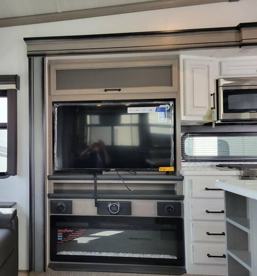 Used 2023 Keystone Montana 3123RL
