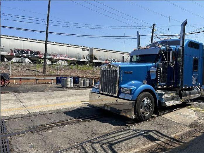 Used 2023 KENWORTH W900L