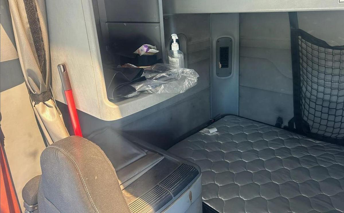 Used 2007 Freightliner Columbia 120 Semi Truck