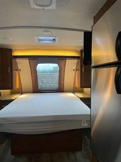 Used 2020 Lance Travel Trailer 1995