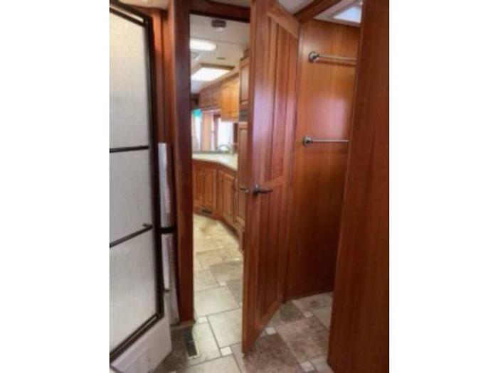 Used 2005 Monaco Camelot 40PBT