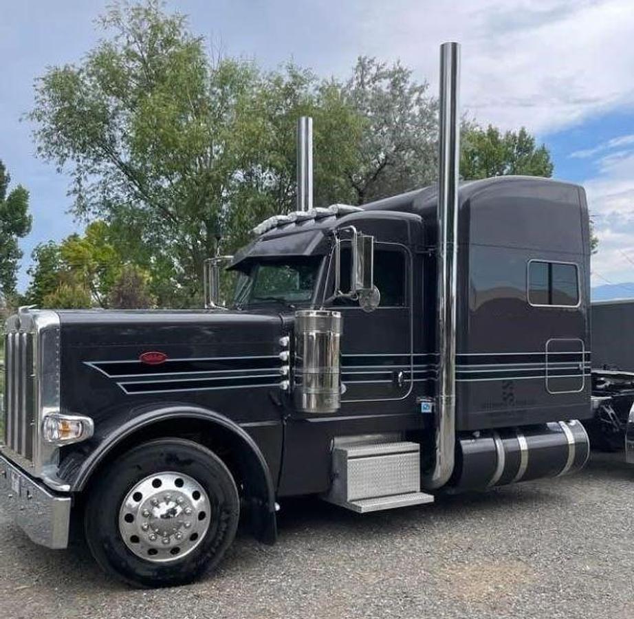 Used 2024 Peterbilt 389 Sleeper Semi Truck