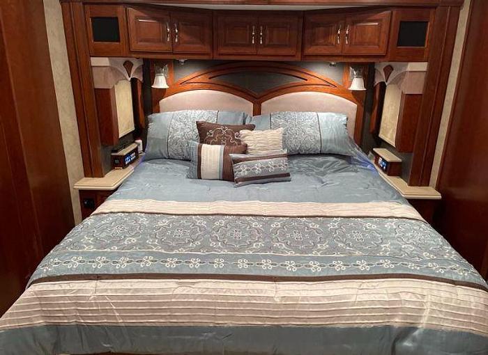 Used 2011 American Coach American Tradition 42M