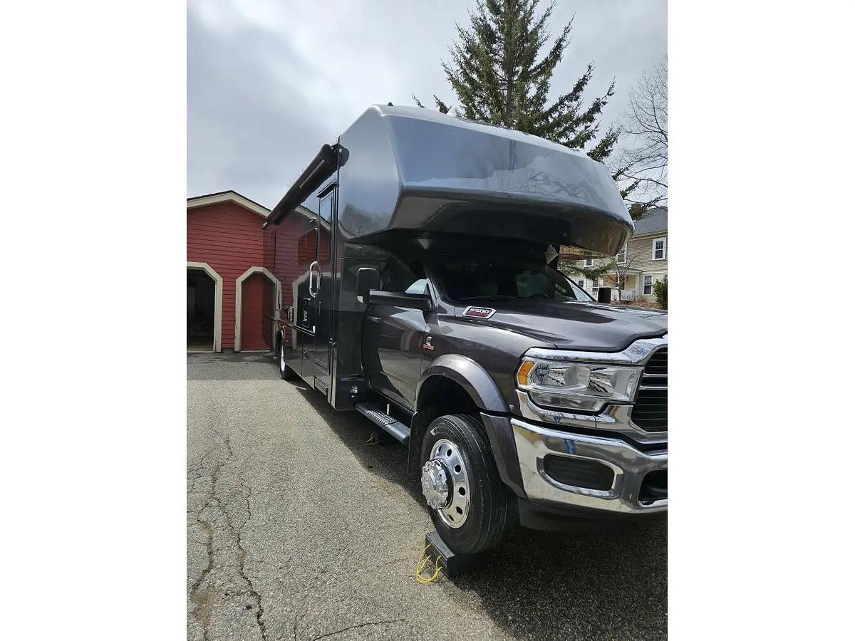 Used 2022 Dynamax Isata 5 30FW