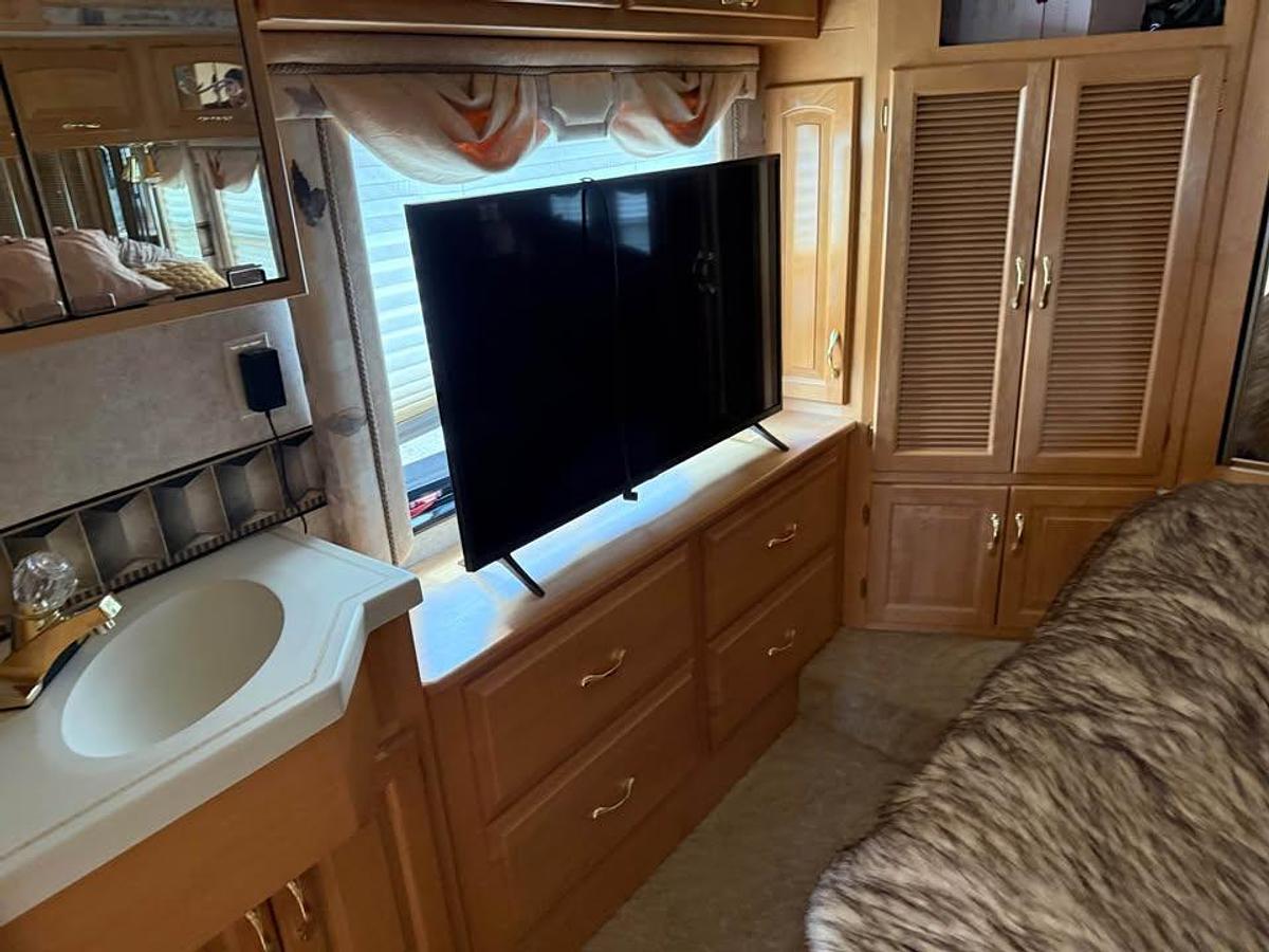 Used 2005 Newmar Kountry Star Class A Diesel Motorhome