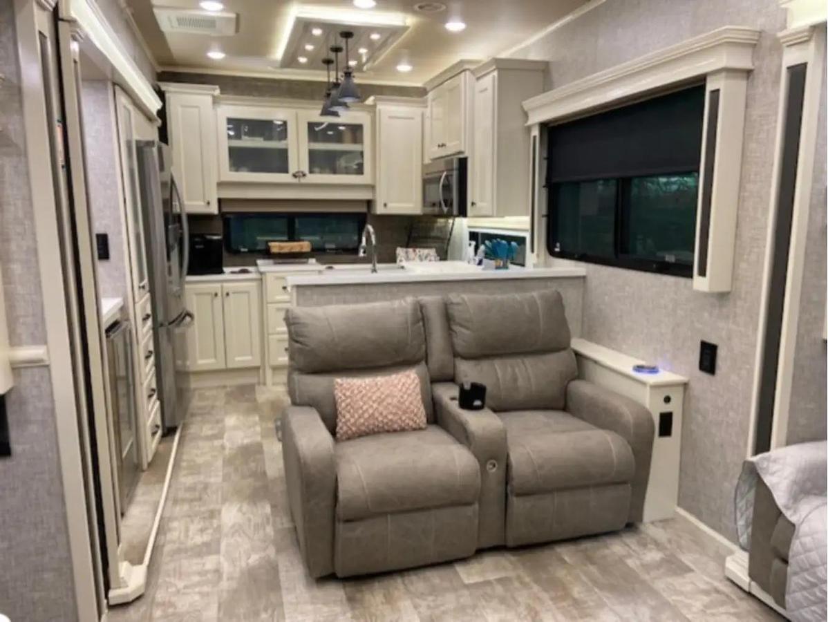 Used 2023 VanLeigh Beacon 41LKD Fifth Wheel