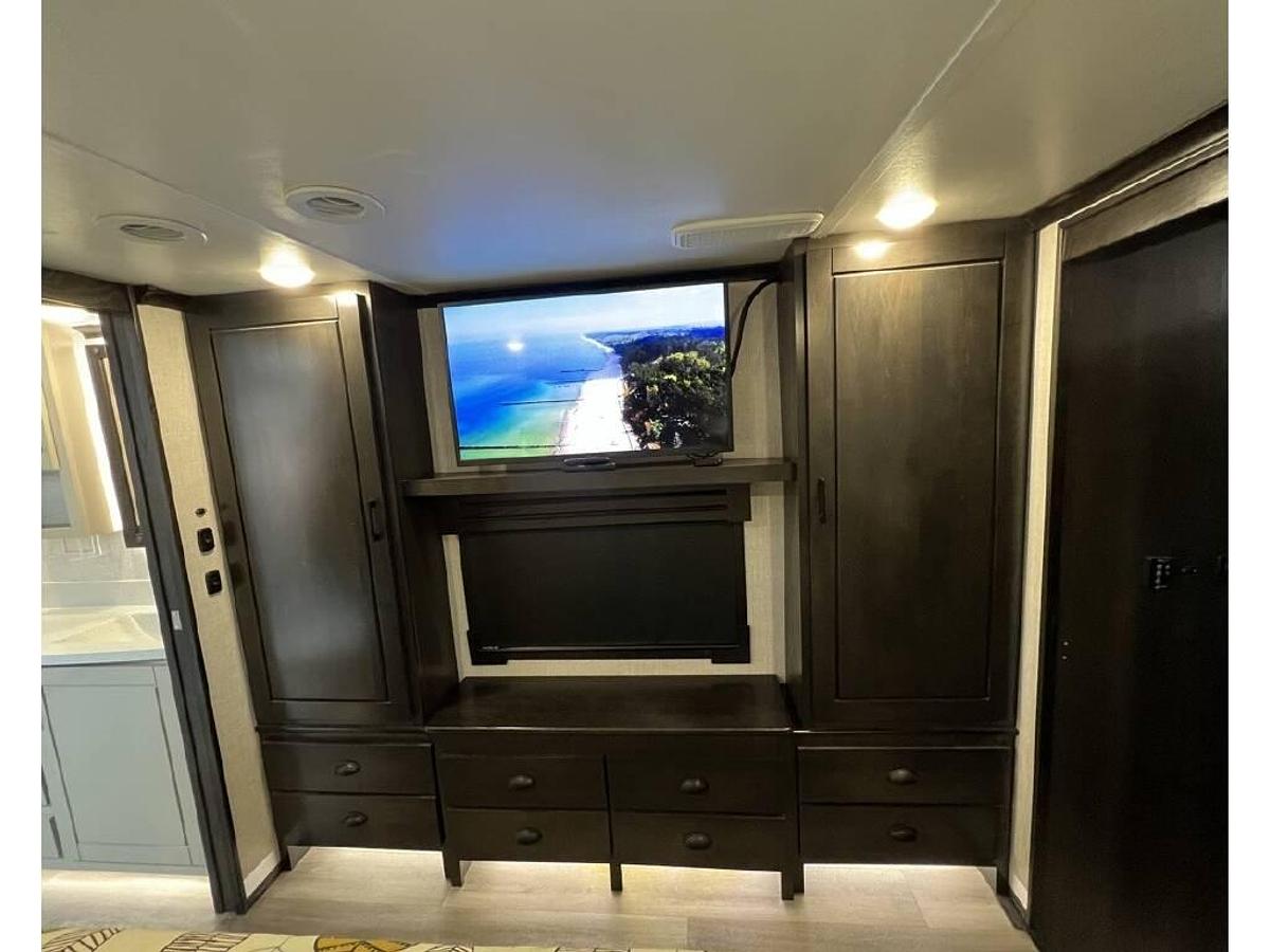 Used 2021 Crossroads REDWOOD RW4150RD Fifth Wheel