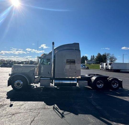 Used 2013 Peterbilt 389