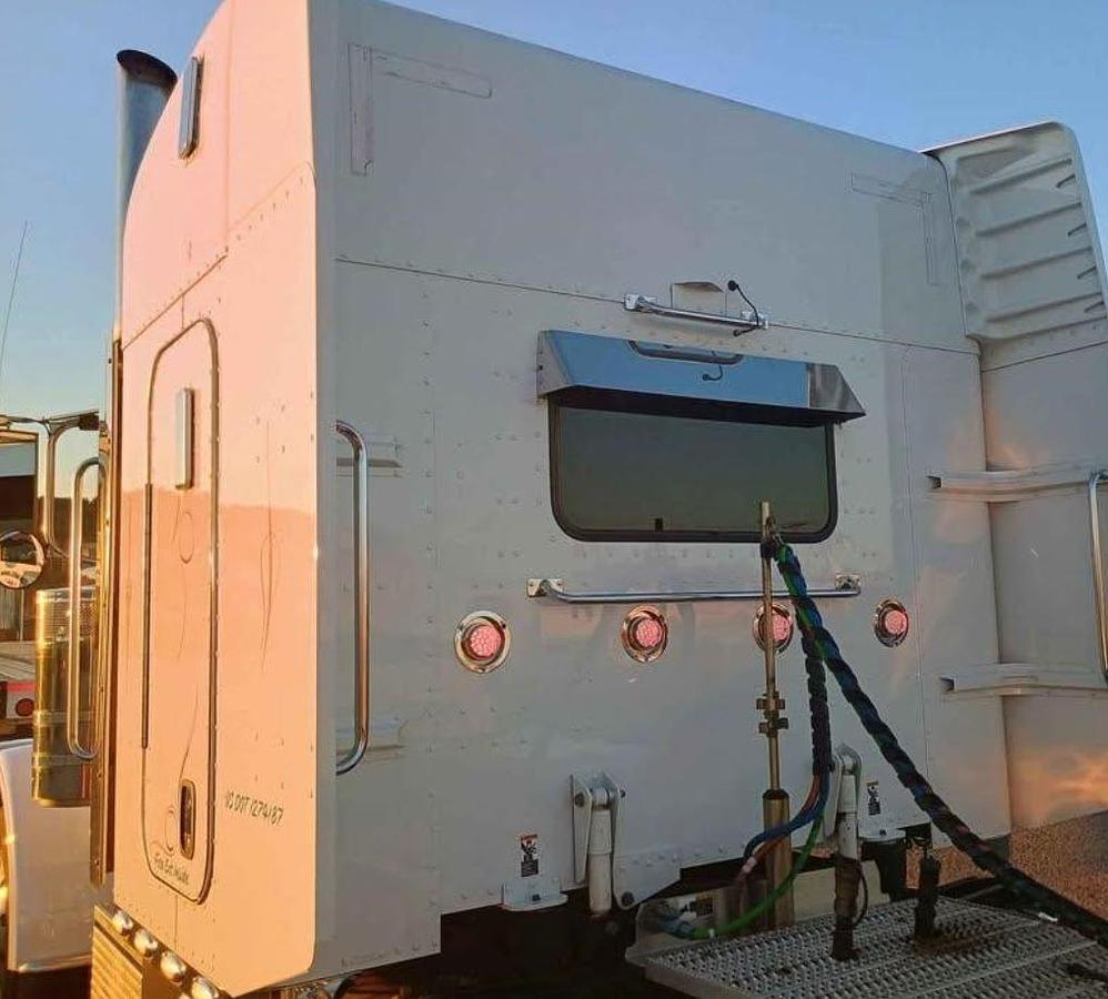 Used 2020 Peterbilt 389 Sleeper Semi Truck