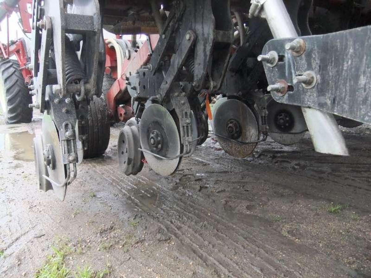 Used 2015 Salford 525 Disc Air Drill and Cart