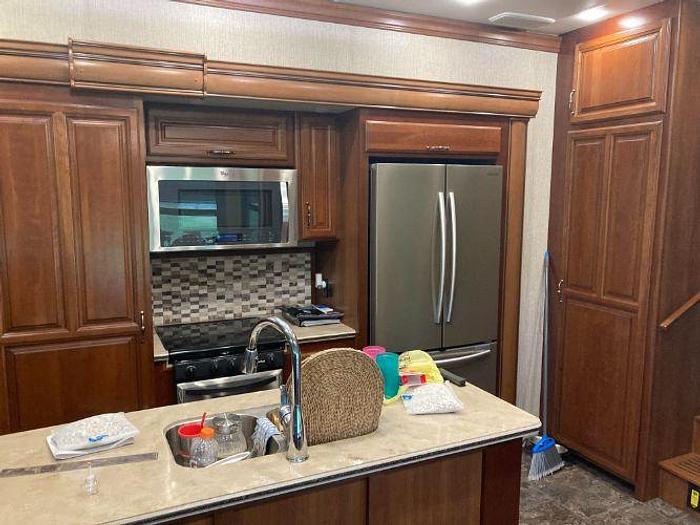 Used 2017 Crossroads Redwood Sequoia M-38KGKS