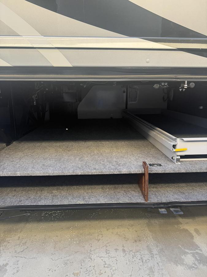 Used 2010 Winnebago Tour 40BD Class A Motorhome