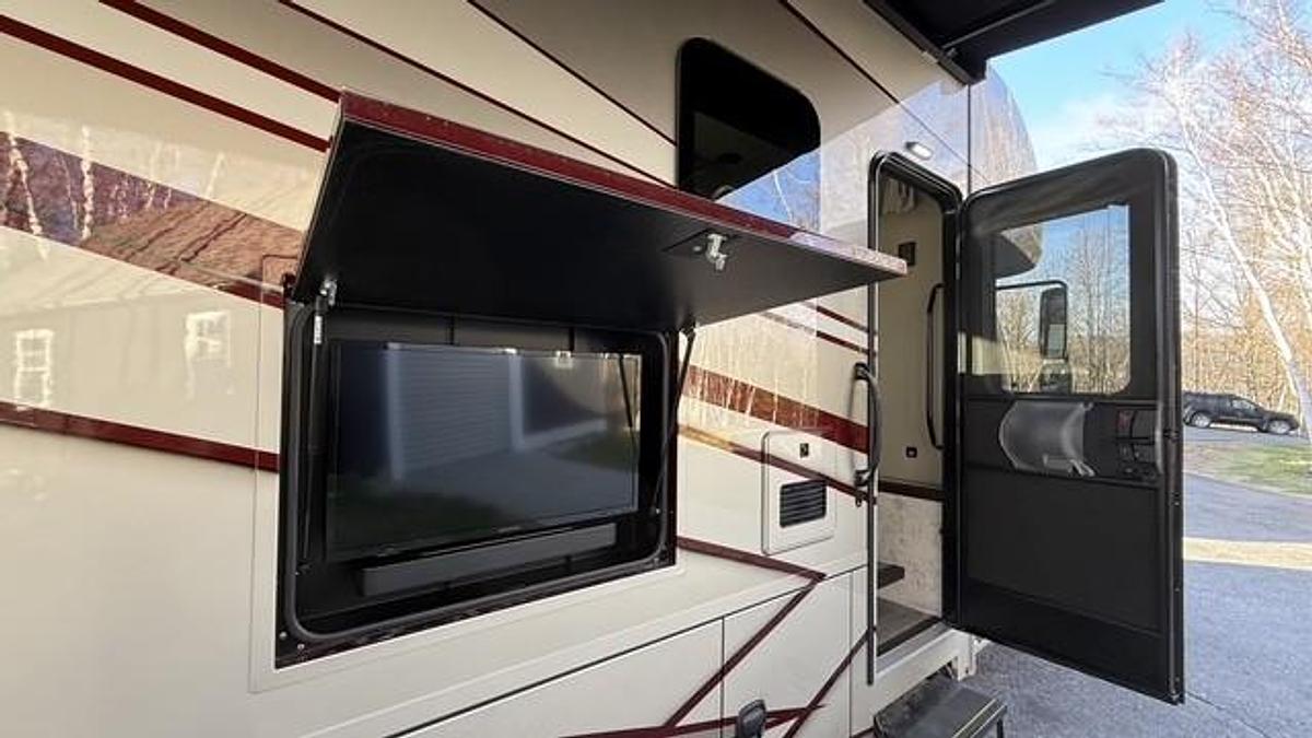 Used 2025 Renegade Valencia 38RW