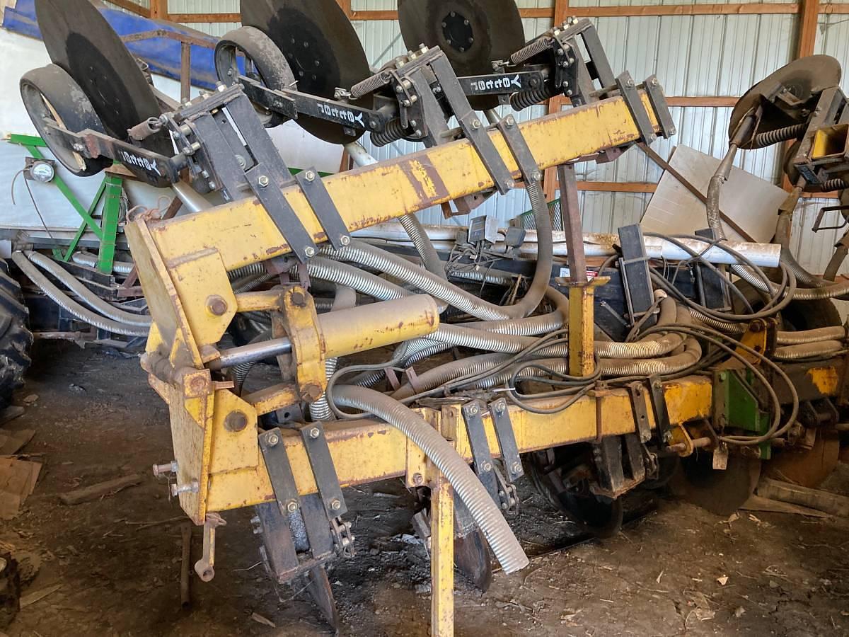 Used 2005 Montag S12B011 Fertilizer Applicator