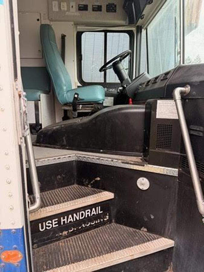 Used 2005 Thomas Transit Bus