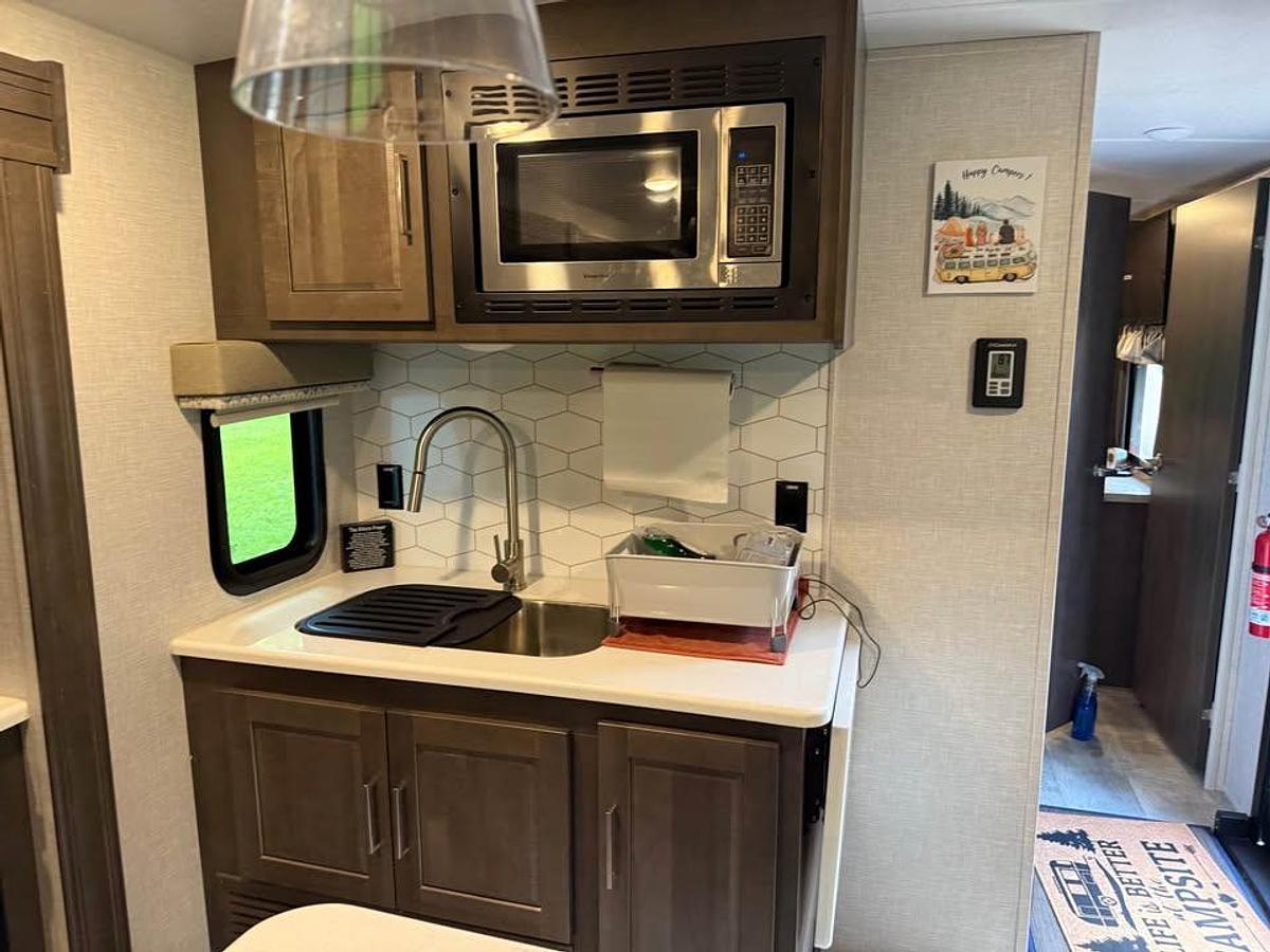 Used 2021 Forest River Flagstaff 29RLBS