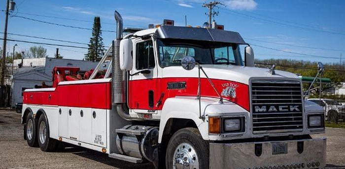 Used 1999 Mack CH613 Wrecker Tow Truck
