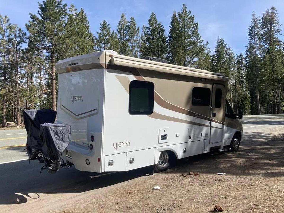 Used 2022 Renegade Vienna 25FWS