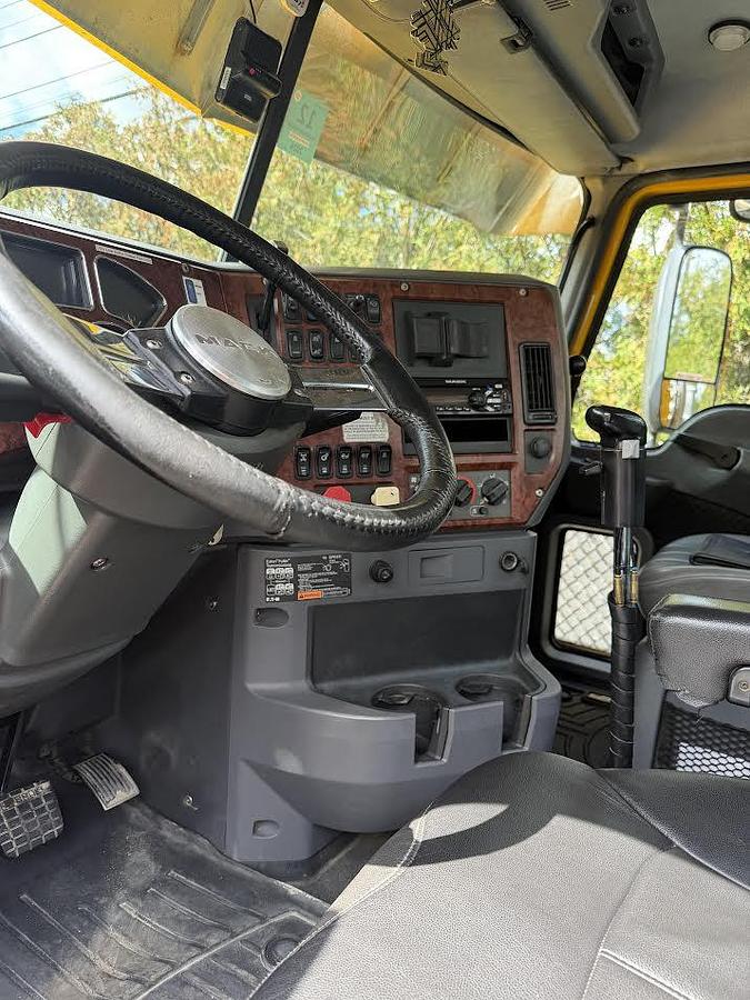 Used 2011 Mack Pinnacle CHU613