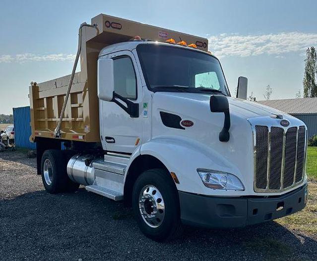 Used 2022 Peterbilt 579