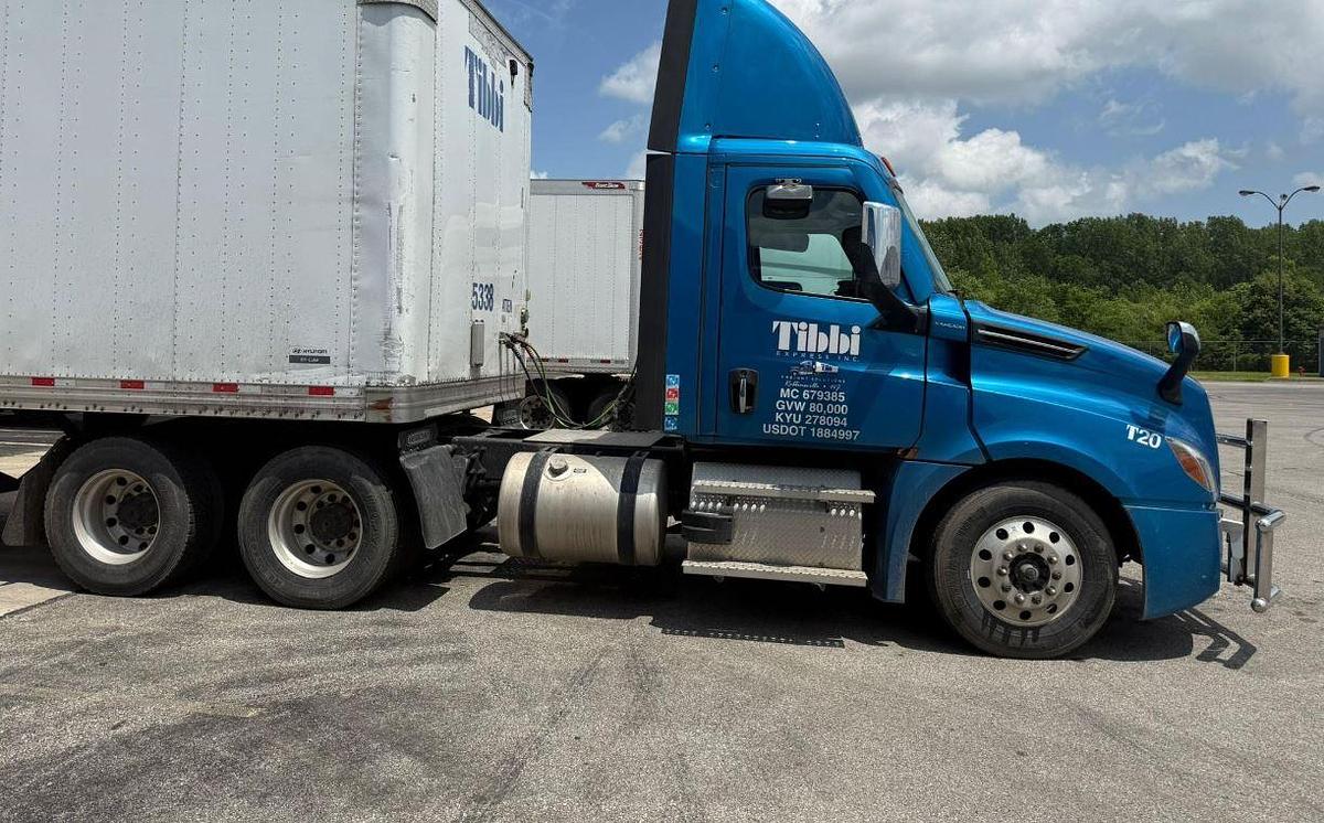 Used 2023 Freightliner Cascadia 126