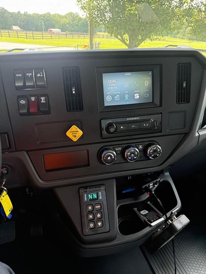 Used 2025 Kenworth T280