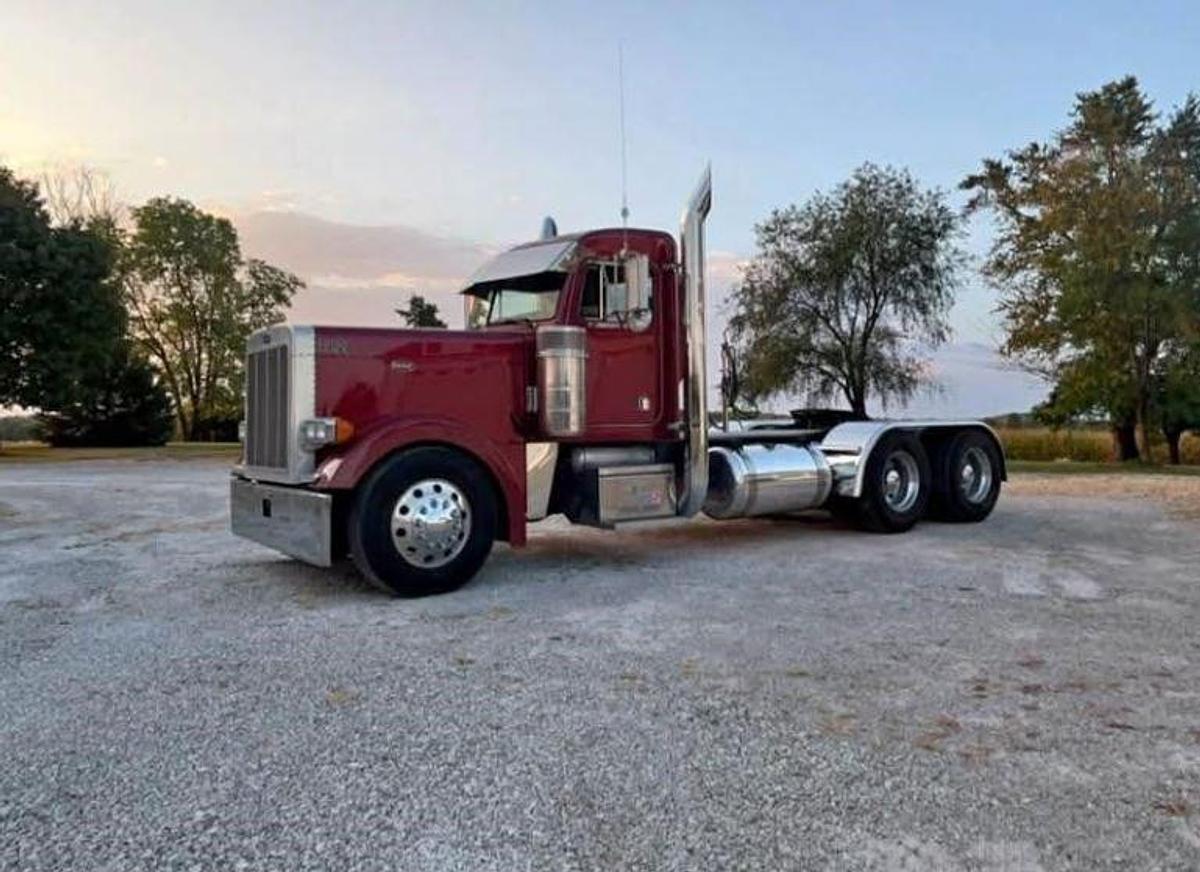 Used 2003 Peterbilt 379 Day Cab Semi Truck