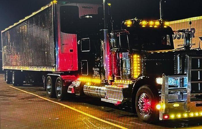 Used 2022 Peterbilt 389