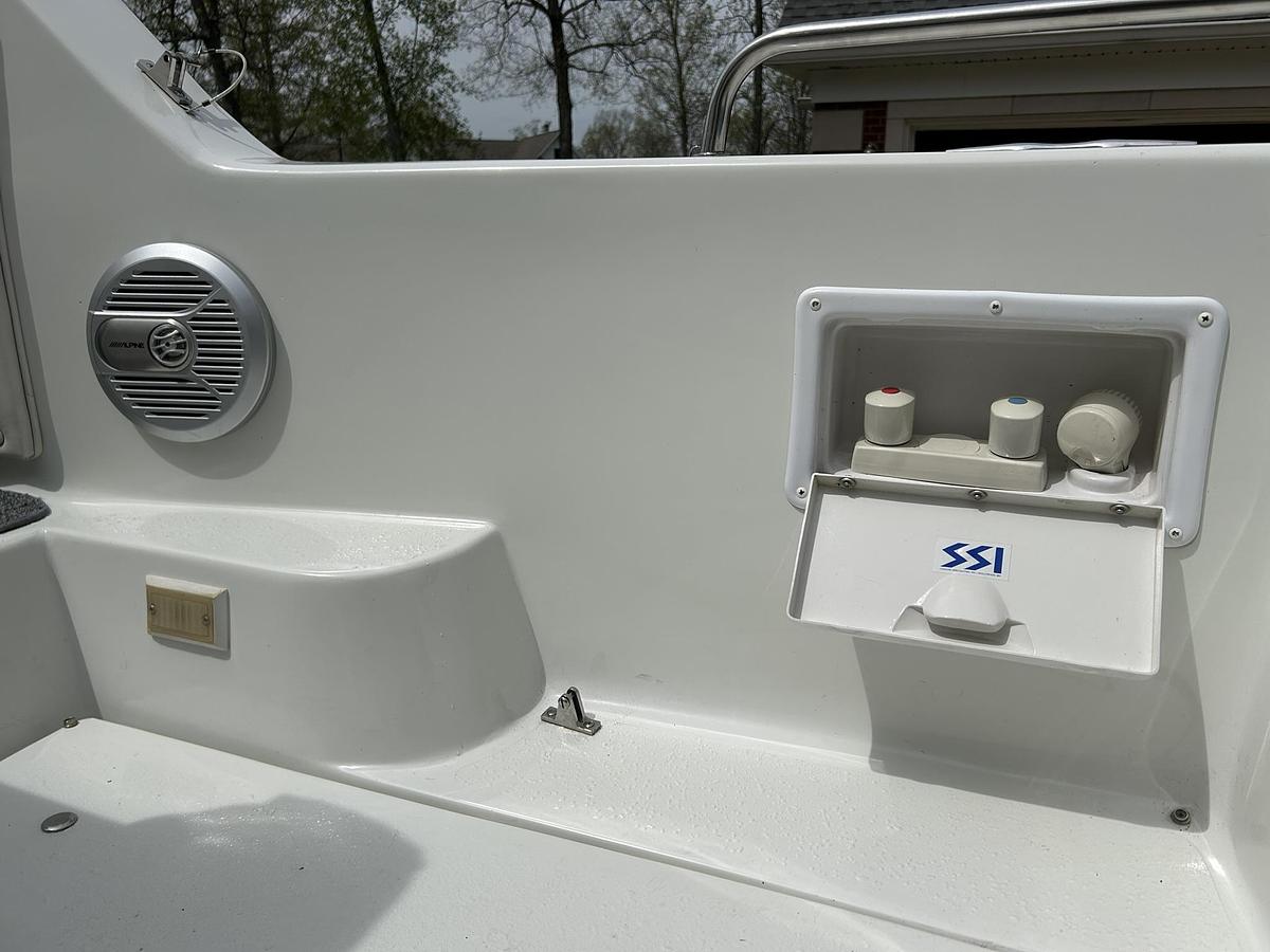 Used 1993 Rinker Fiesta Vee 260 Cruiser