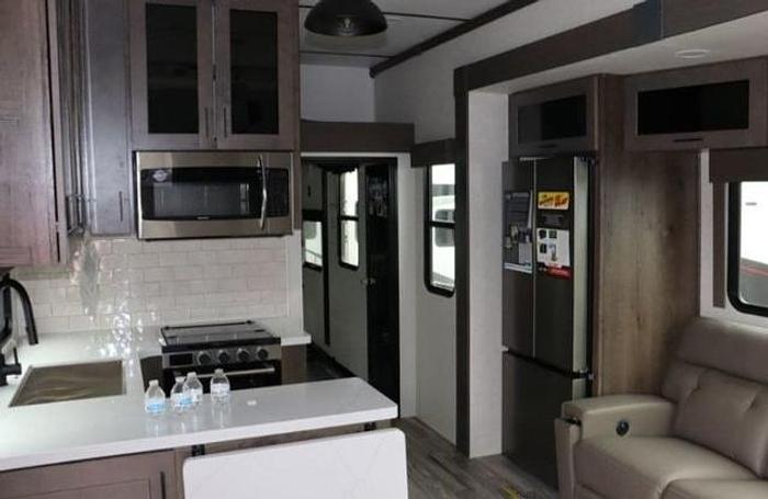 Used 2022 Alliance RV Valor 40V13