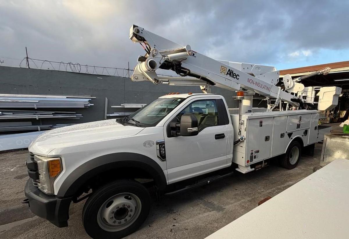 Used 2017 Ford F550 Chipper Dump Truck