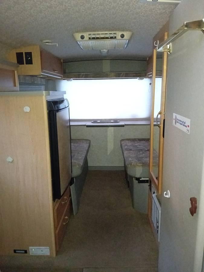 Used 2005 Winnebago Rialta