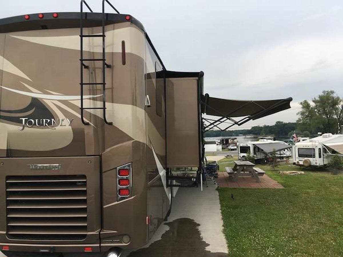 Used 2016 Winnebago Journey 40R Diesel Pusher