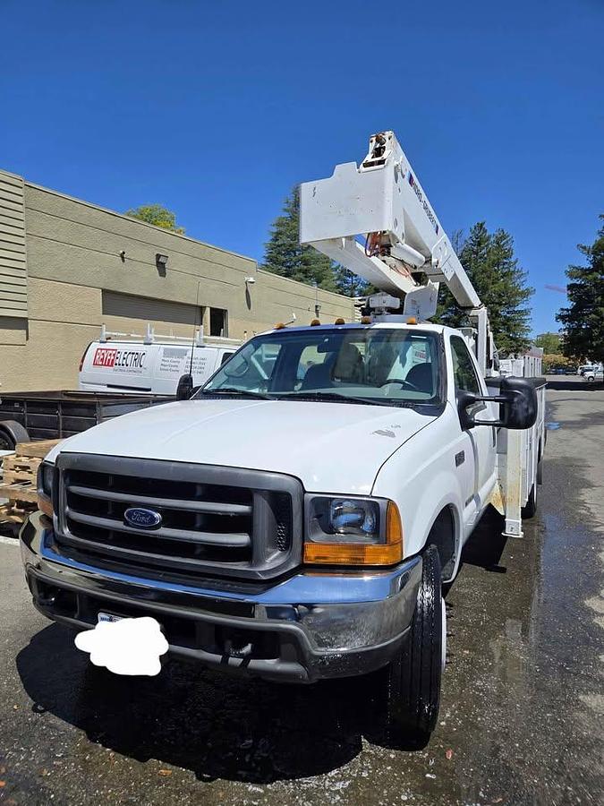 Used 2001 Ford F450 Super Duty Bucket Truck