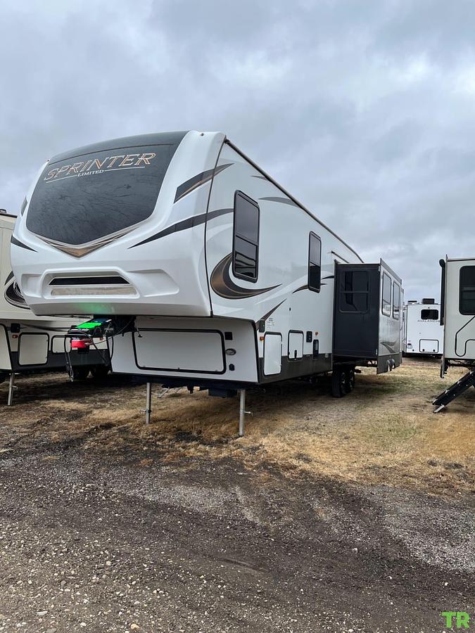 Used 2021 Keystone Sprinter Limited 3620FWLBH Fifth Wheel – Bunkhouse – Washer & Dryer – Custom Skirting – Full-Time Ready