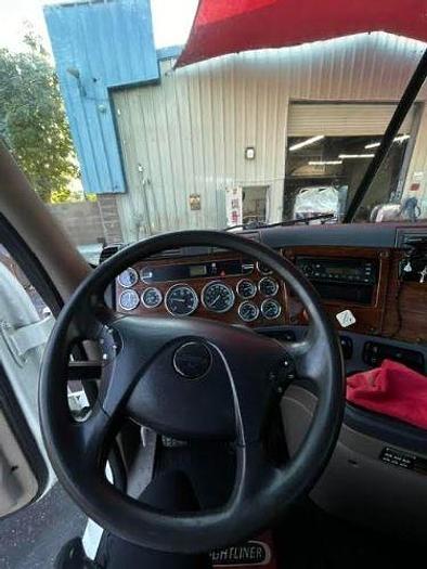 Used 2009 Freightliner Cascadia 125