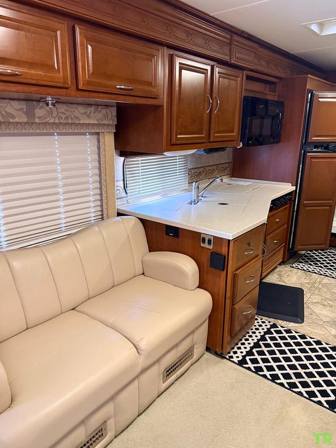Used 2009 Fleetwood Expedition 38R Class A Diesel Pusher