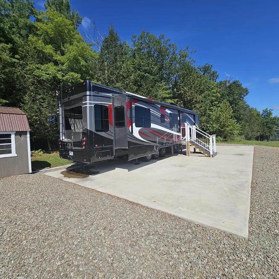 Used 2019 DRV Mobile Suite 44 Houston Fifth Wheel