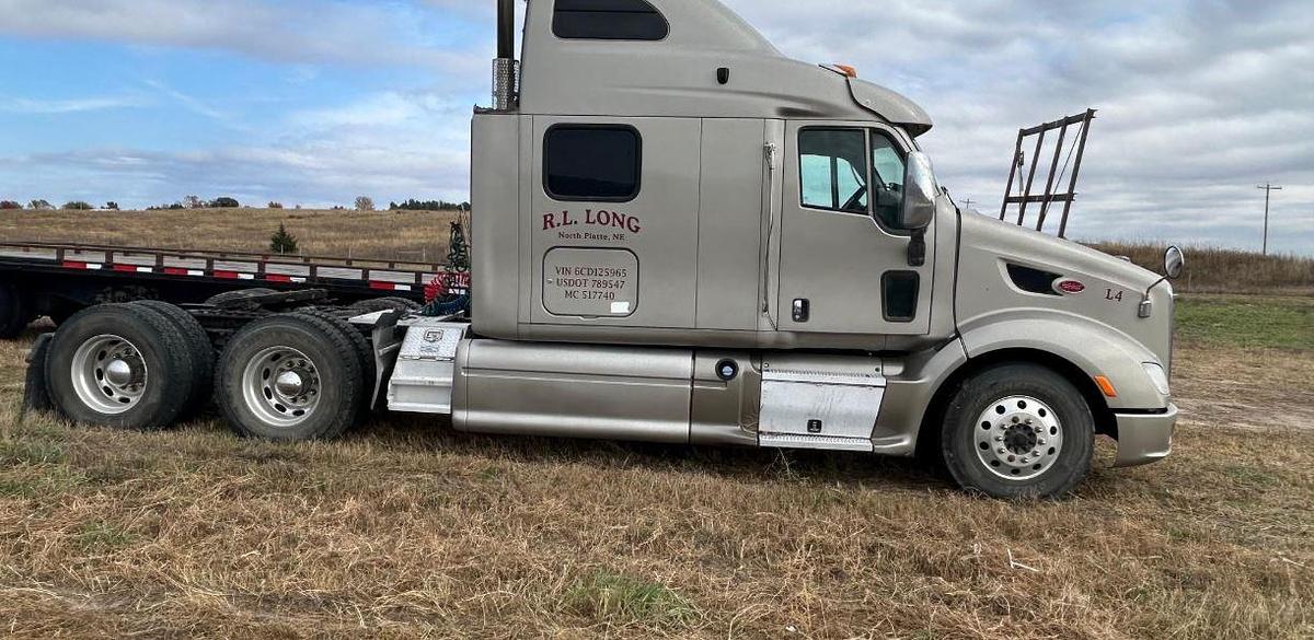 Used 2012 Peterbilt 587 Conventional Sleeper Semi