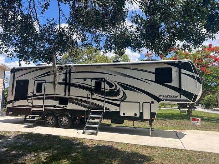 Used 2015 Keystone Fuzion 310