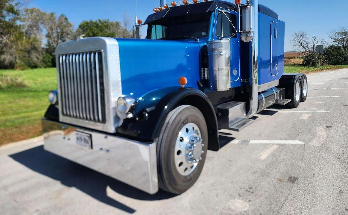 Used 2002 Peterbilt 379 Sleeper Semi Truck