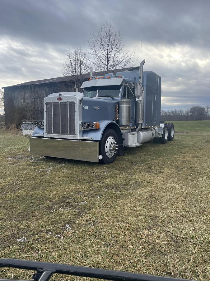Used 1996 Peterbilt 379 Conventional Sleeper Semi