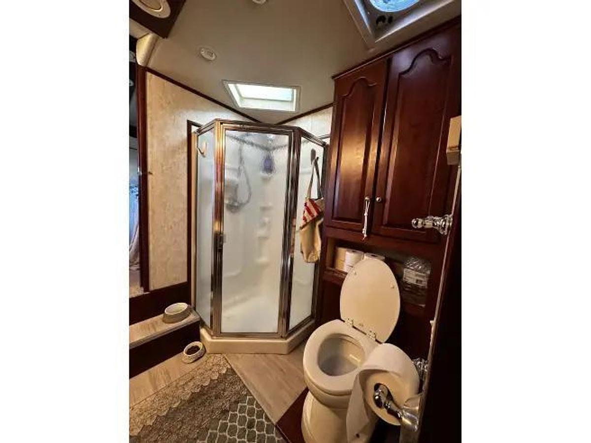 Used 2005 Kingsley Custom Coach