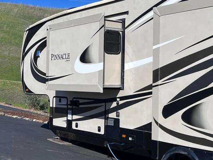 Used 2016 Jayco Pinnacle