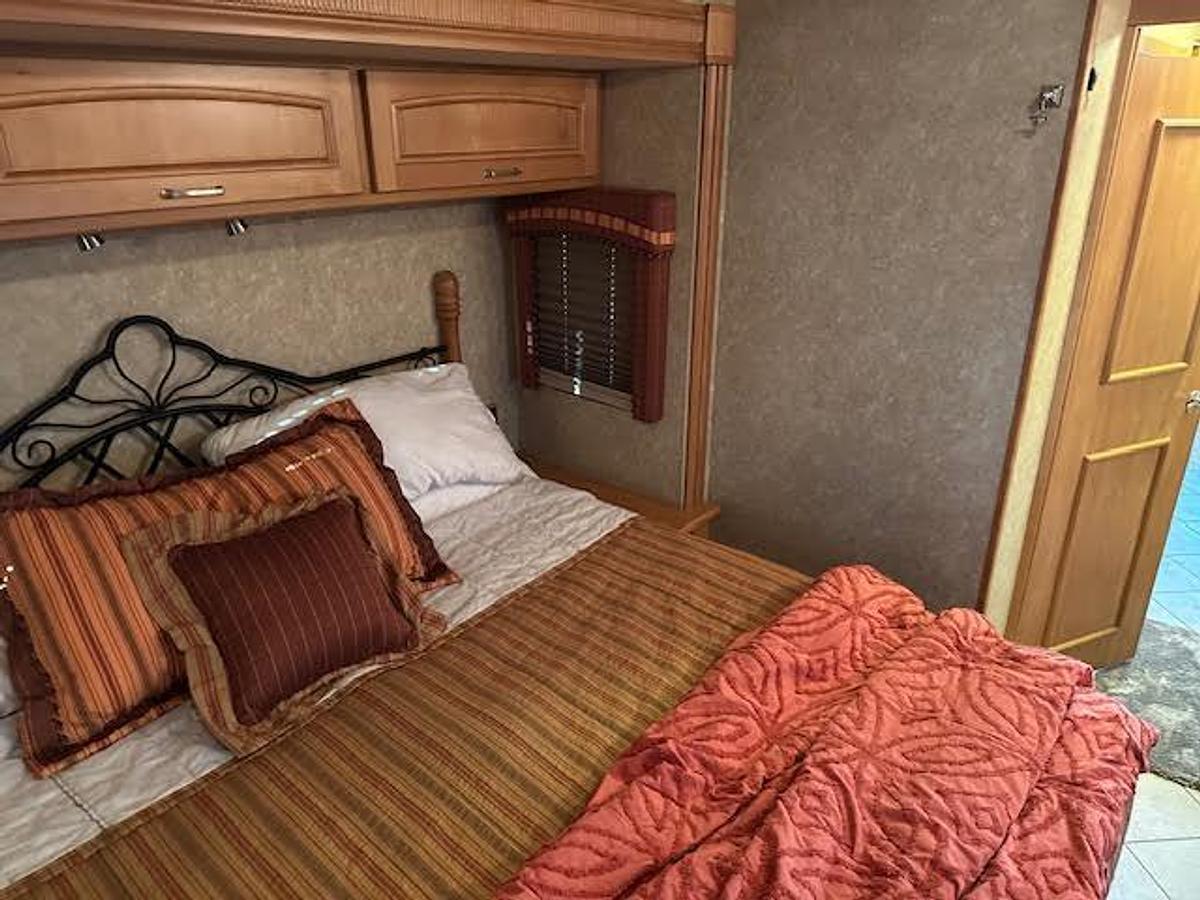 Used 2008 Winnebago Tour 40KD Class A Motorhome