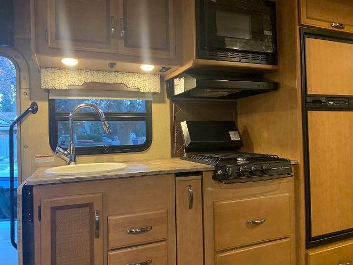 Used 2015 Thor Motor Coach Axis 25.2