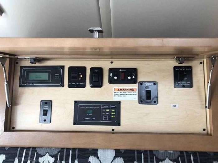 Used 2017 Newmar Bay Star 3401